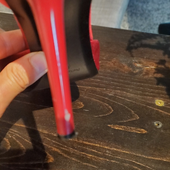 Nine West Red satin shoes with jewelry chain - Picture 5 of 8